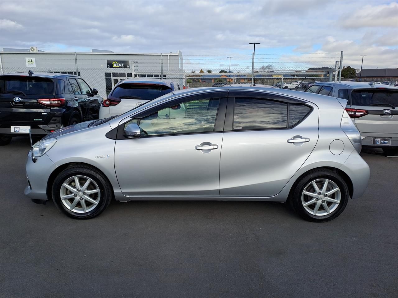 Vehicle image 4