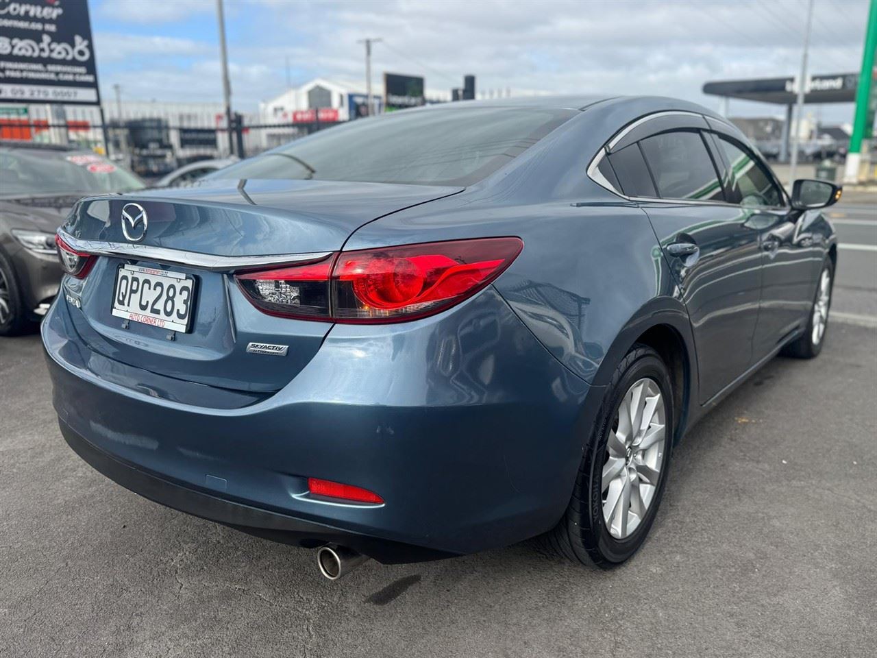 Vehicle image 4
