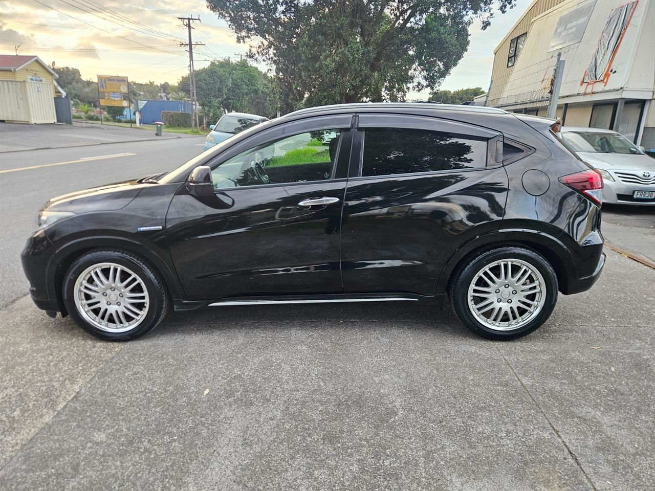 Vehicle image 4