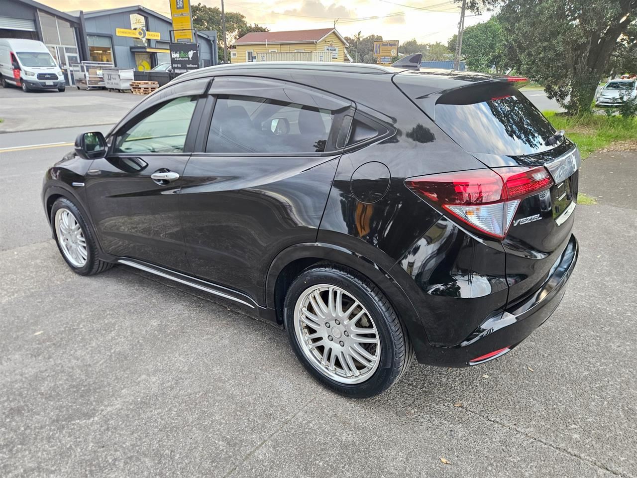 Vehicle image 5