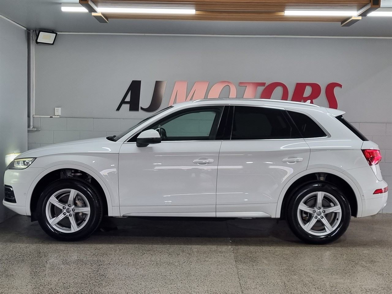 Vehicle image 5