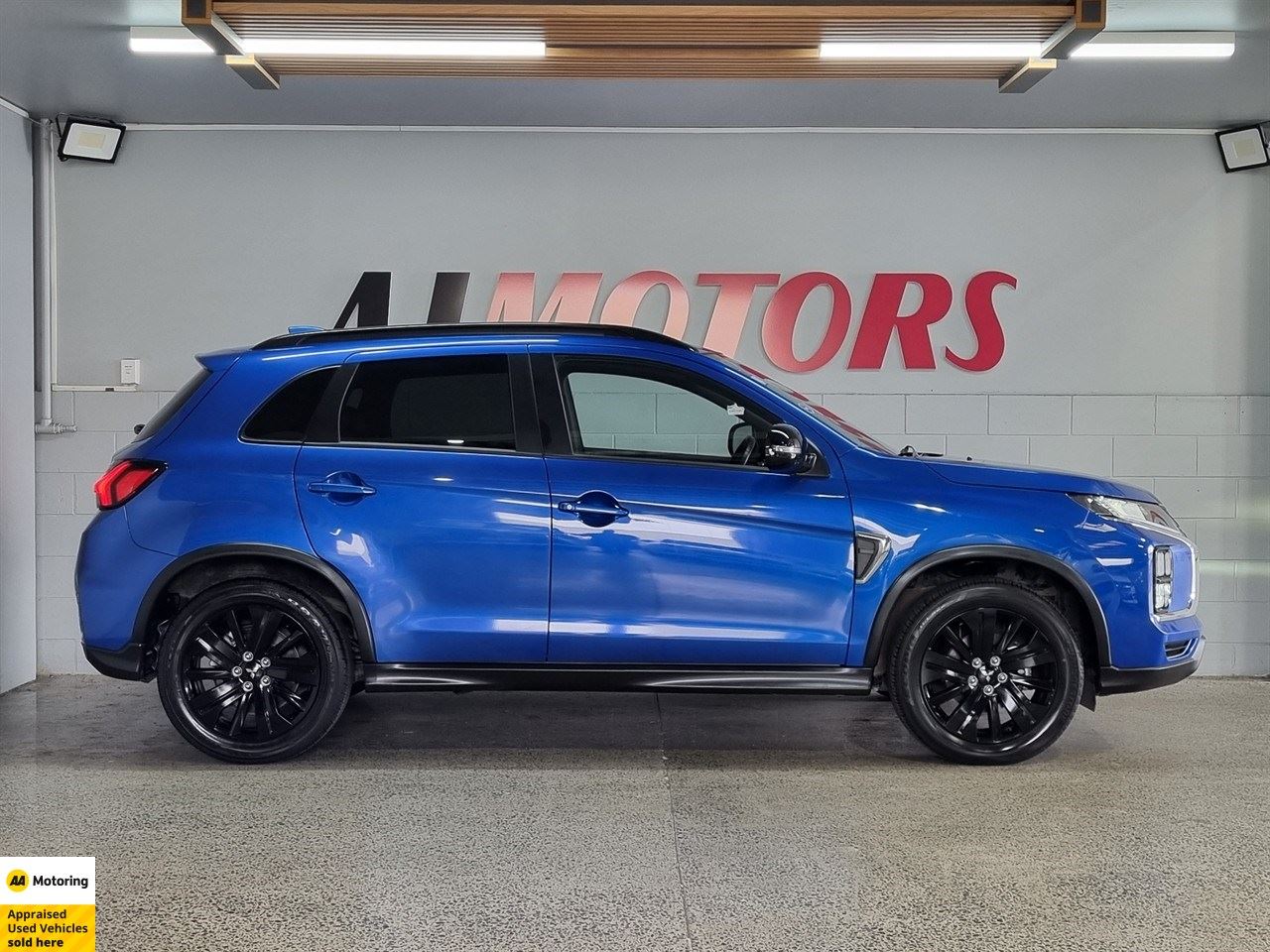 Vehicle image 5