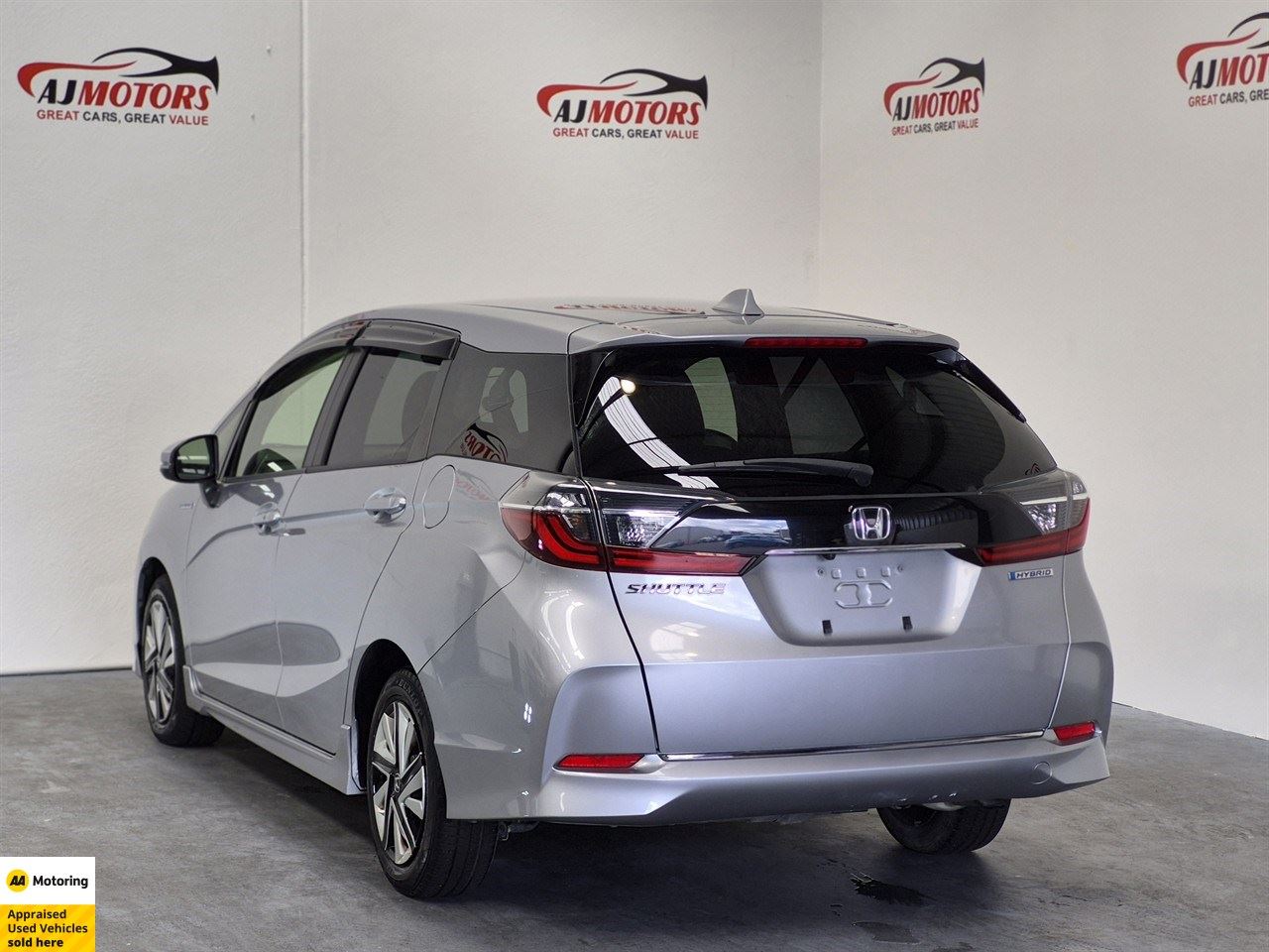 Vehicle image 5