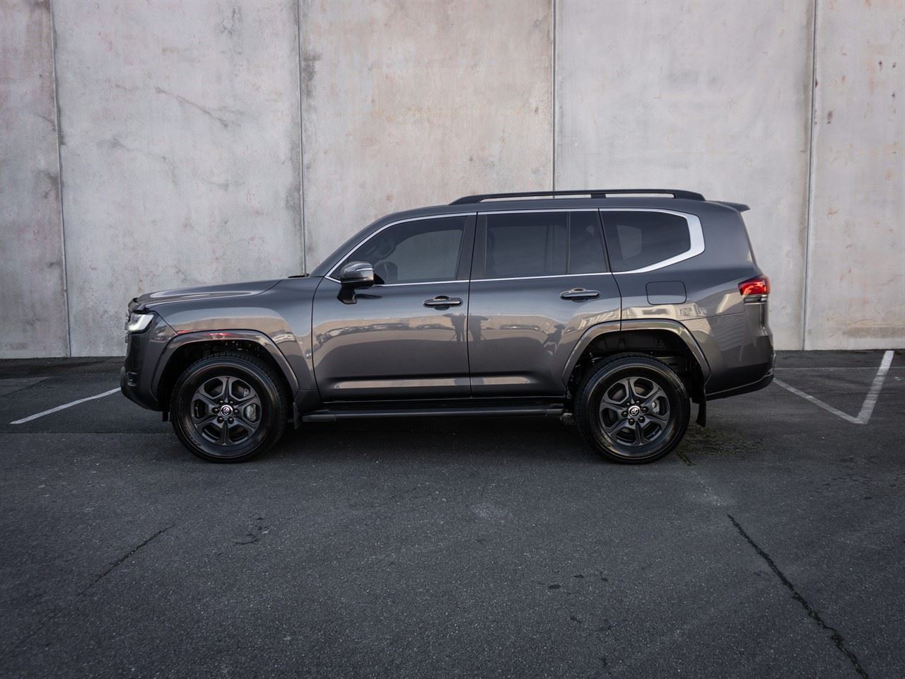 Vehicle image 4