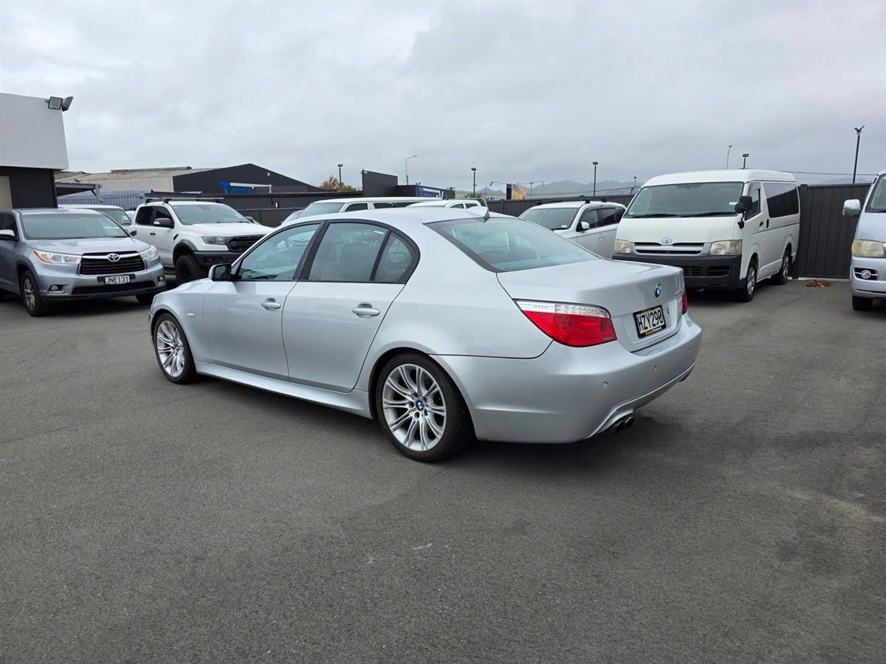 Vehicle image 4
