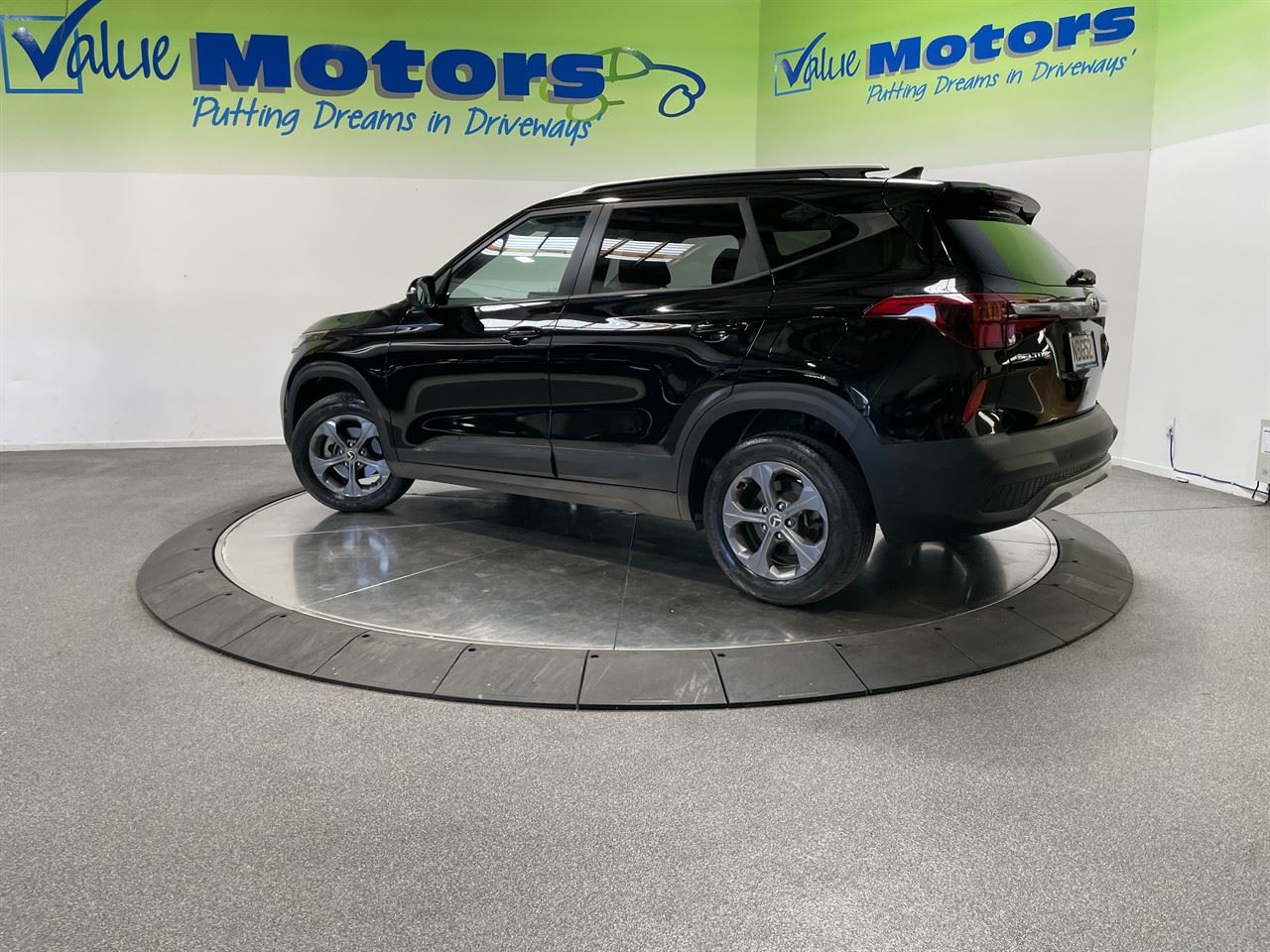 Vehicle image 5