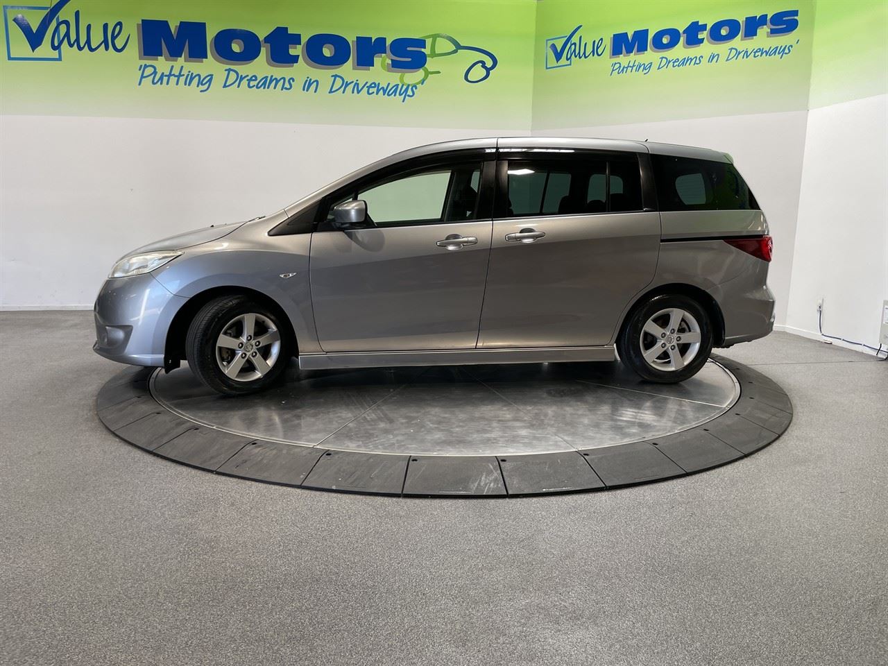 Vehicle image 4