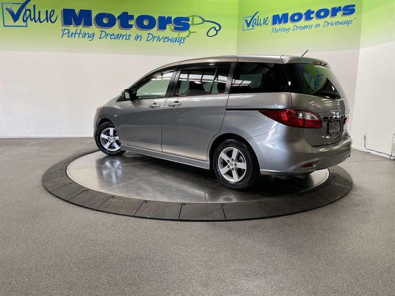 Vehicle image 5