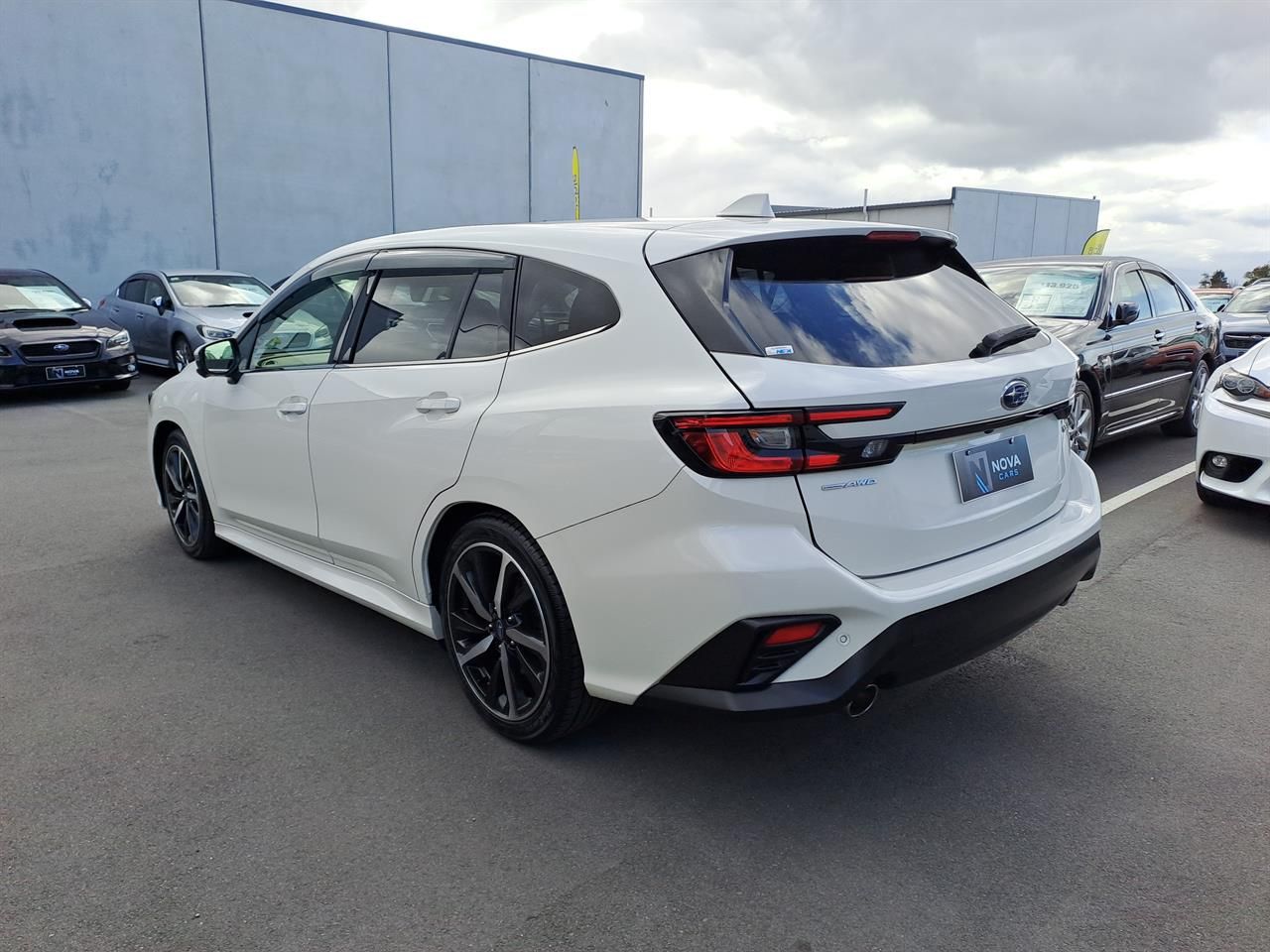 Vehicle image 5