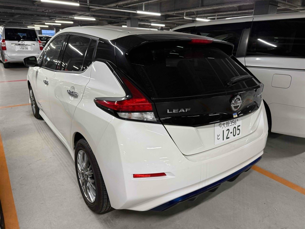 Vehicle image 5