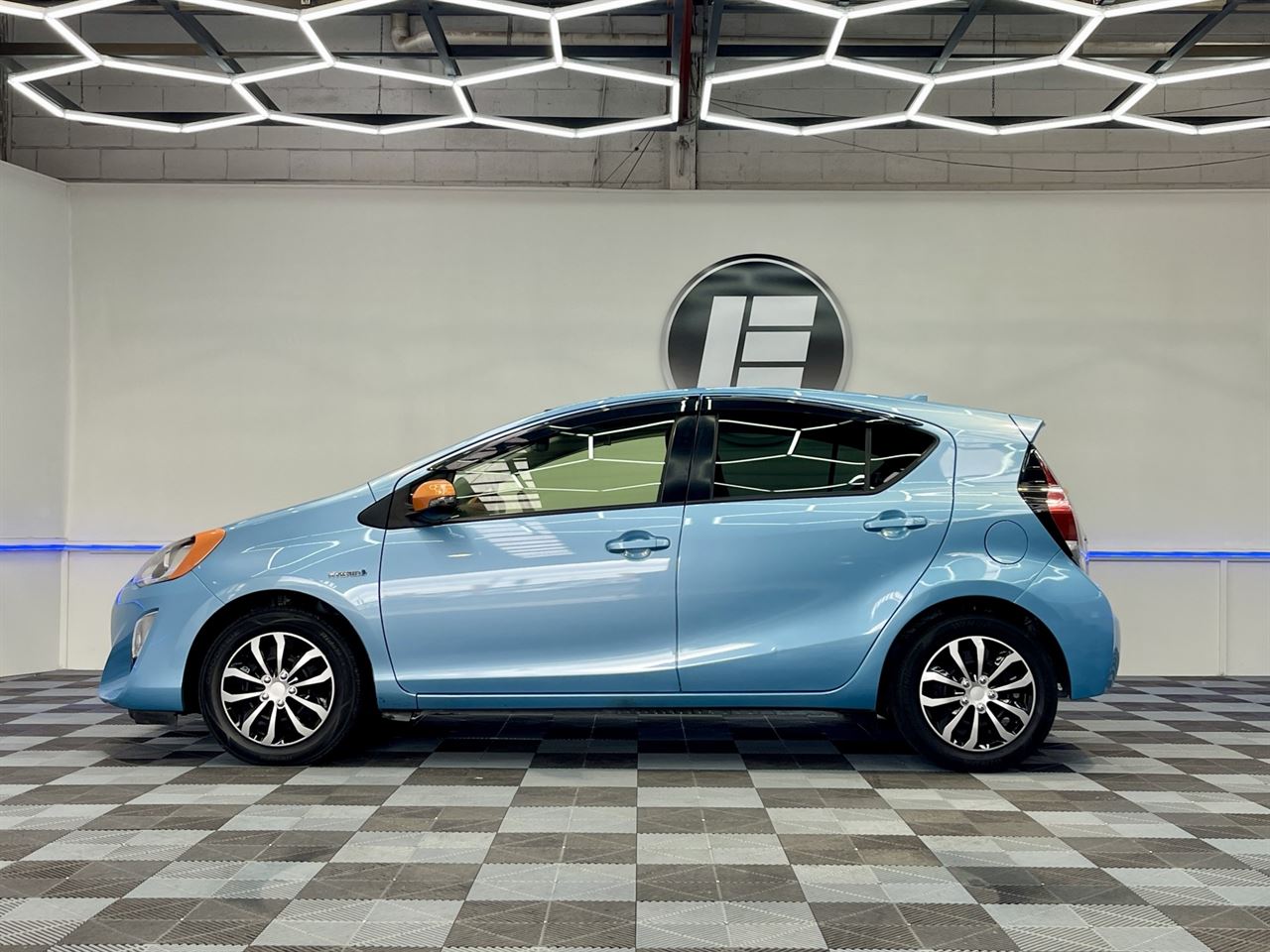 Vehicle image 5