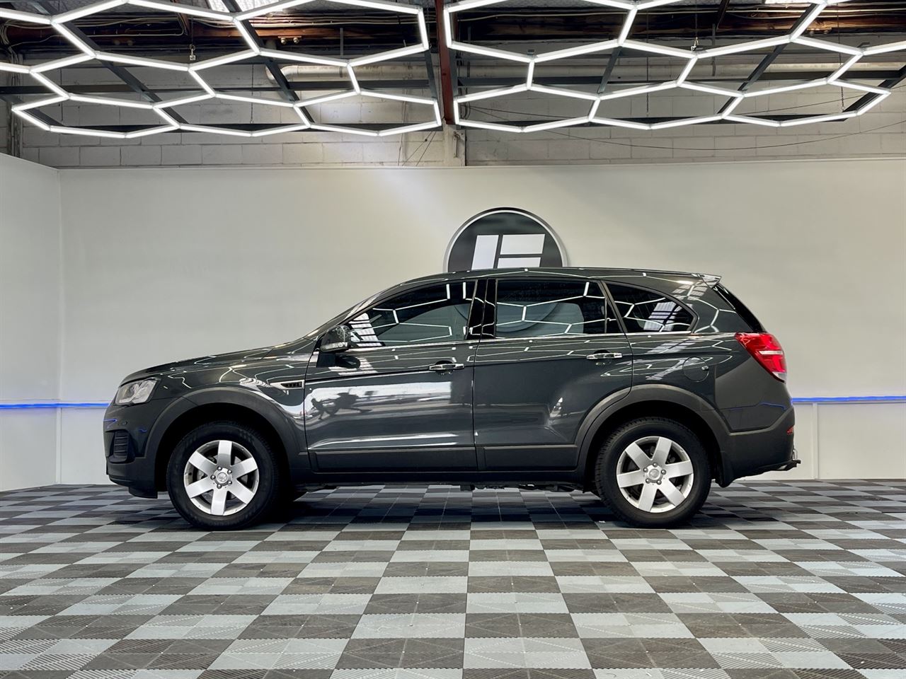 Vehicle image 5