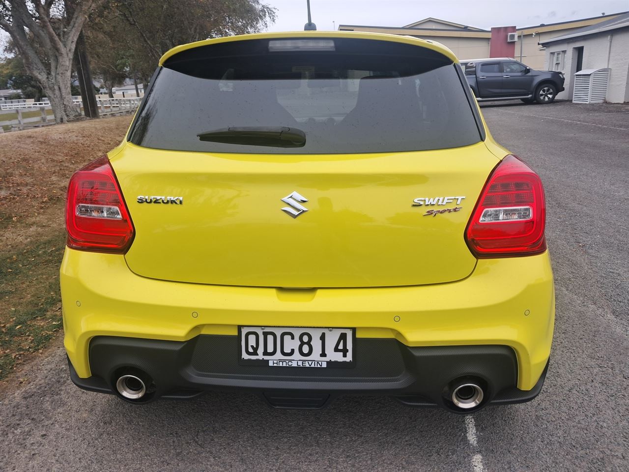 Vehicle image 4