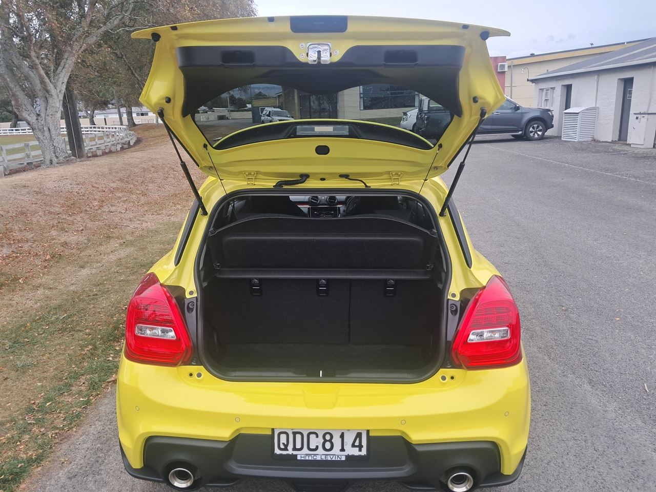 Vehicle image 5