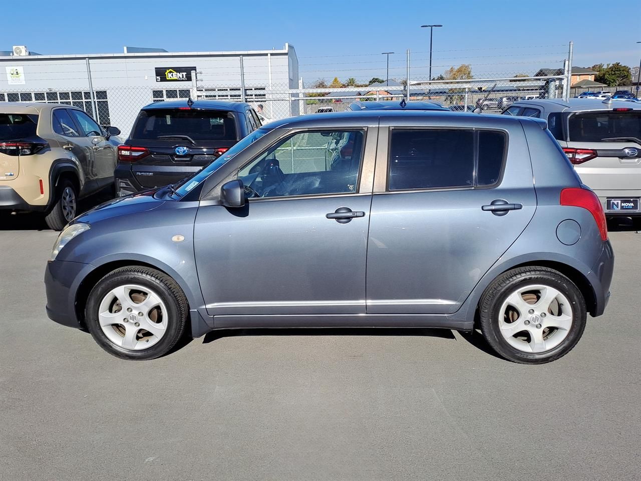 Vehicle image 4
