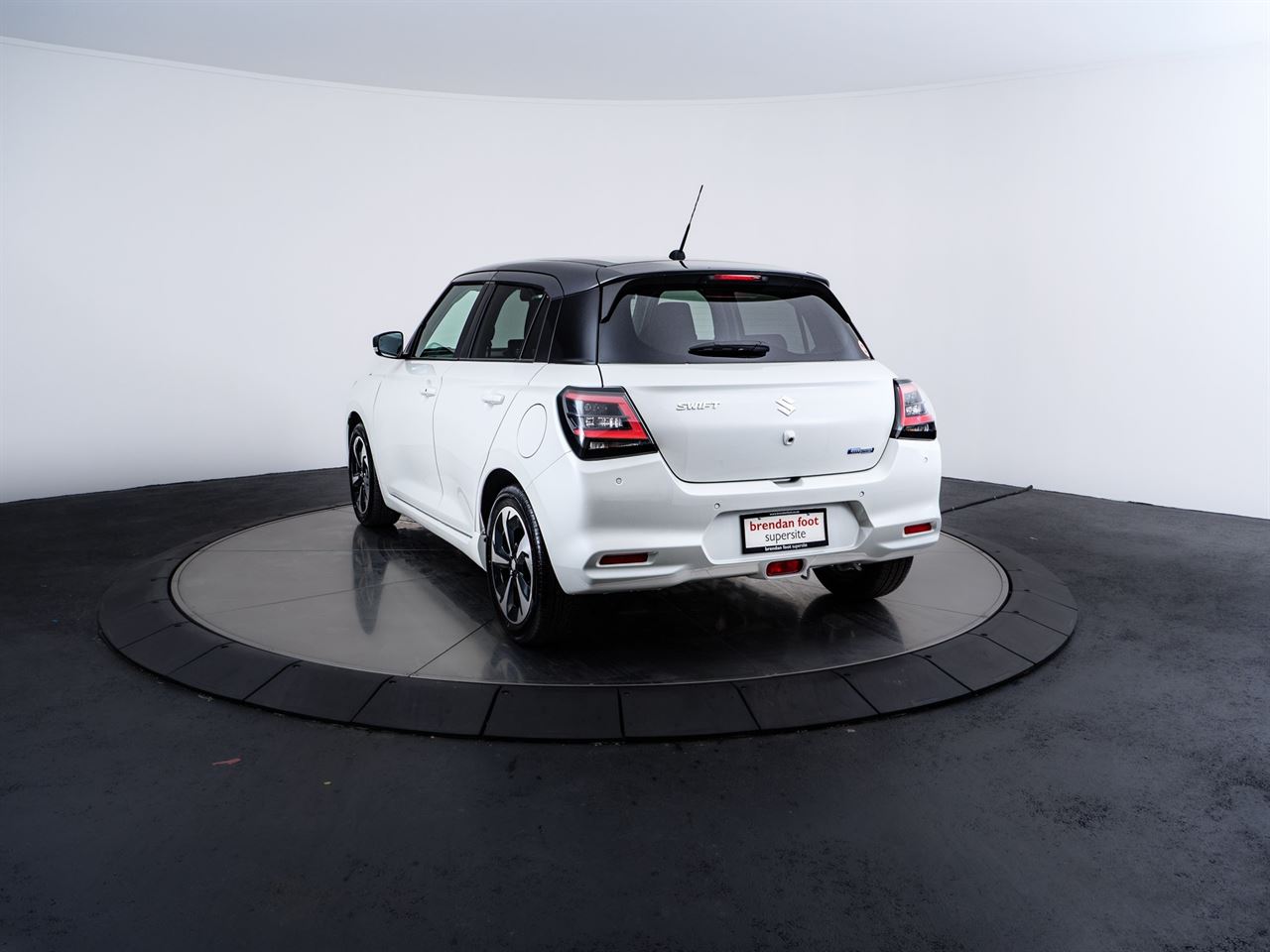 Vehicle image 5