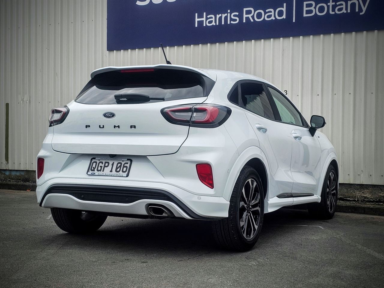 Vehicle image 3