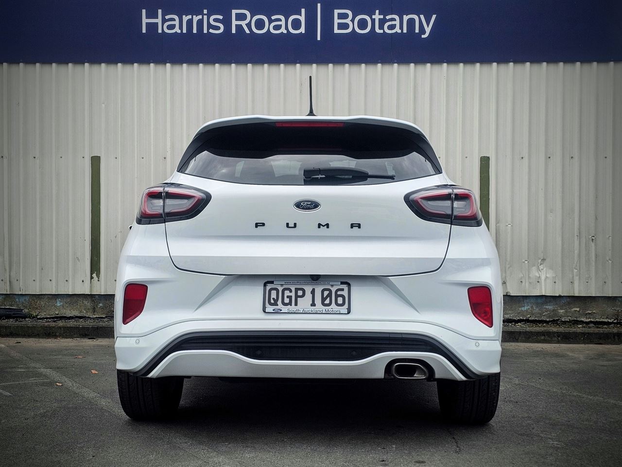 Vehicle image 5