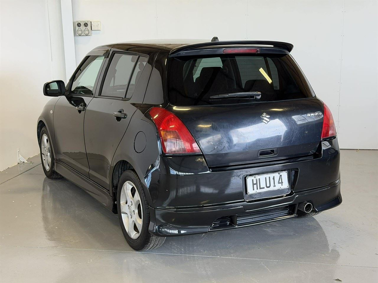 Vehicle image 4