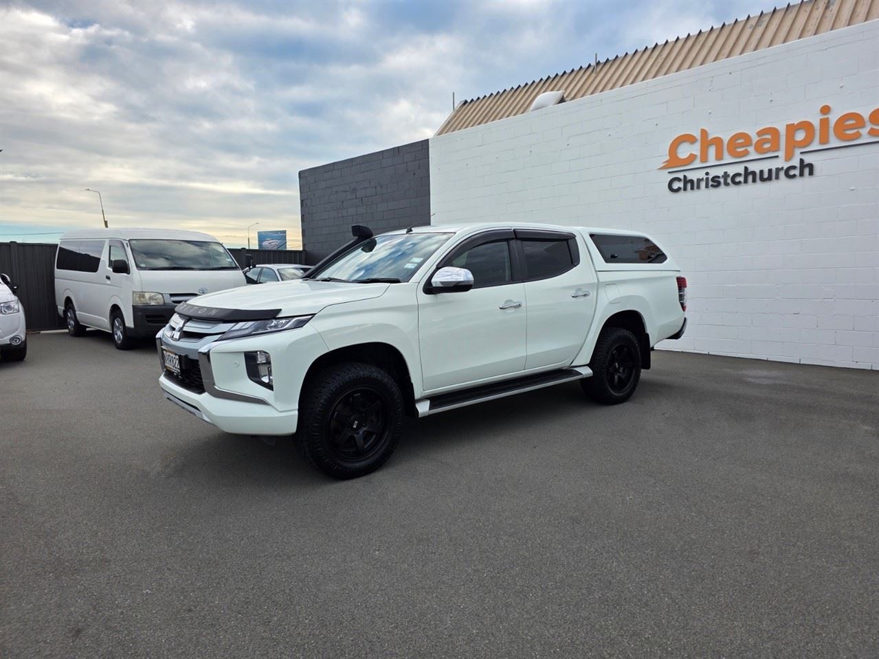 Vehicle image 4
