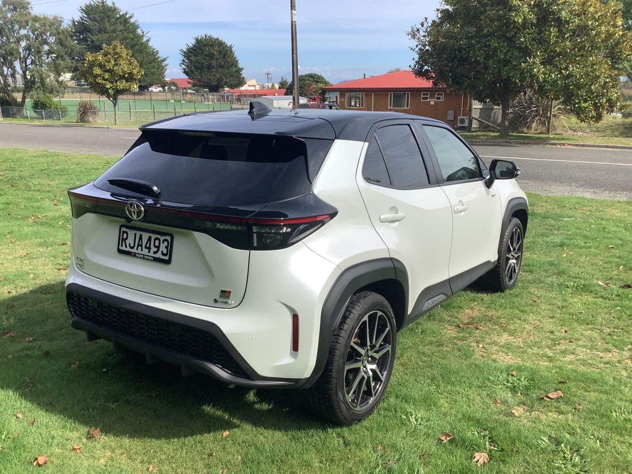 Vehicle image 5