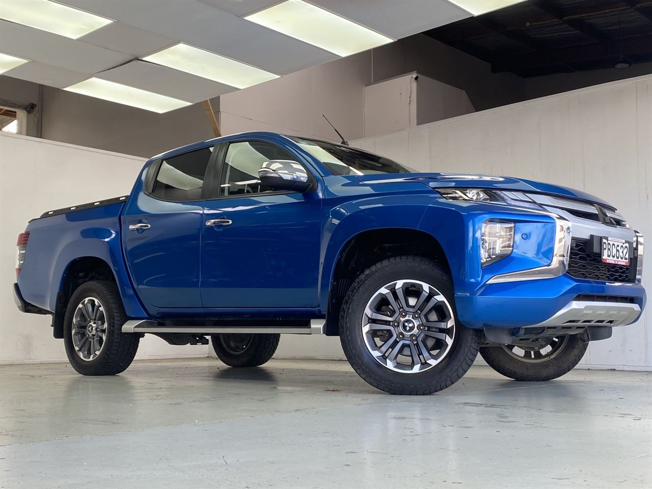 Vehicle image 4