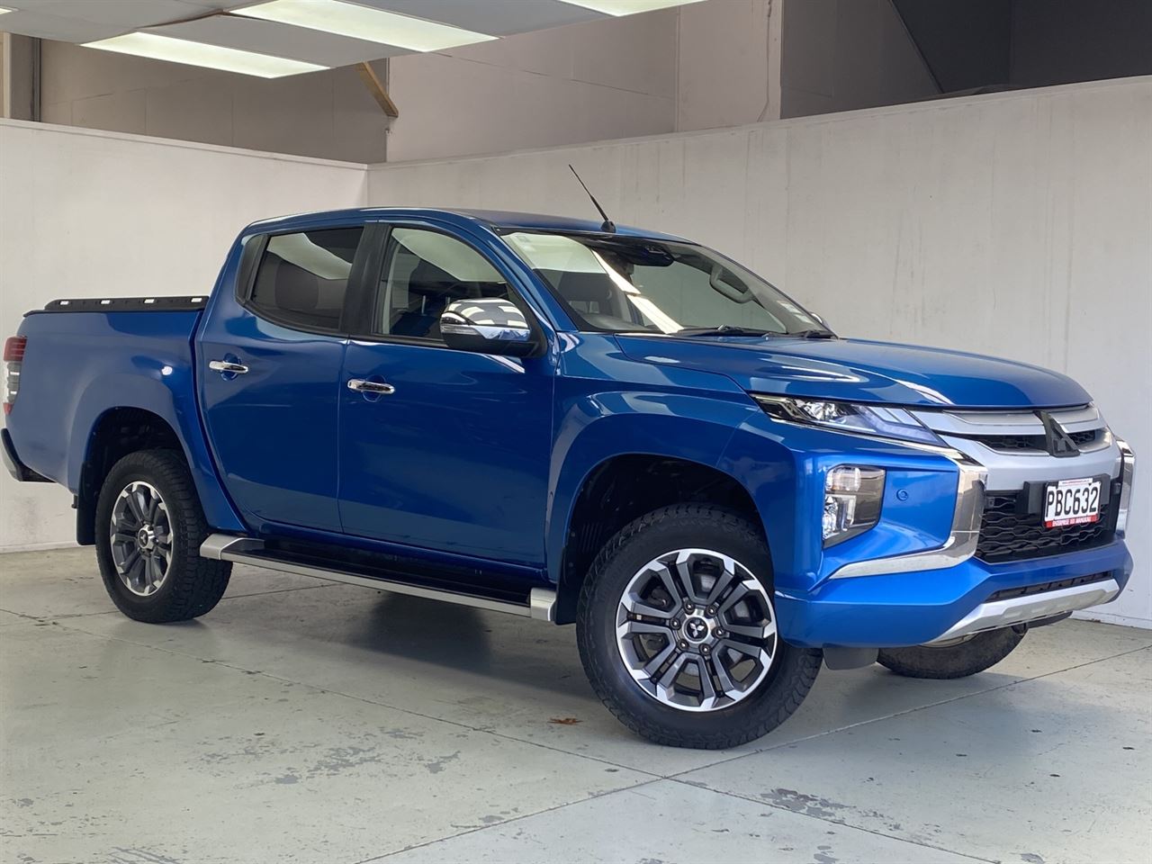 Vehicle image 5