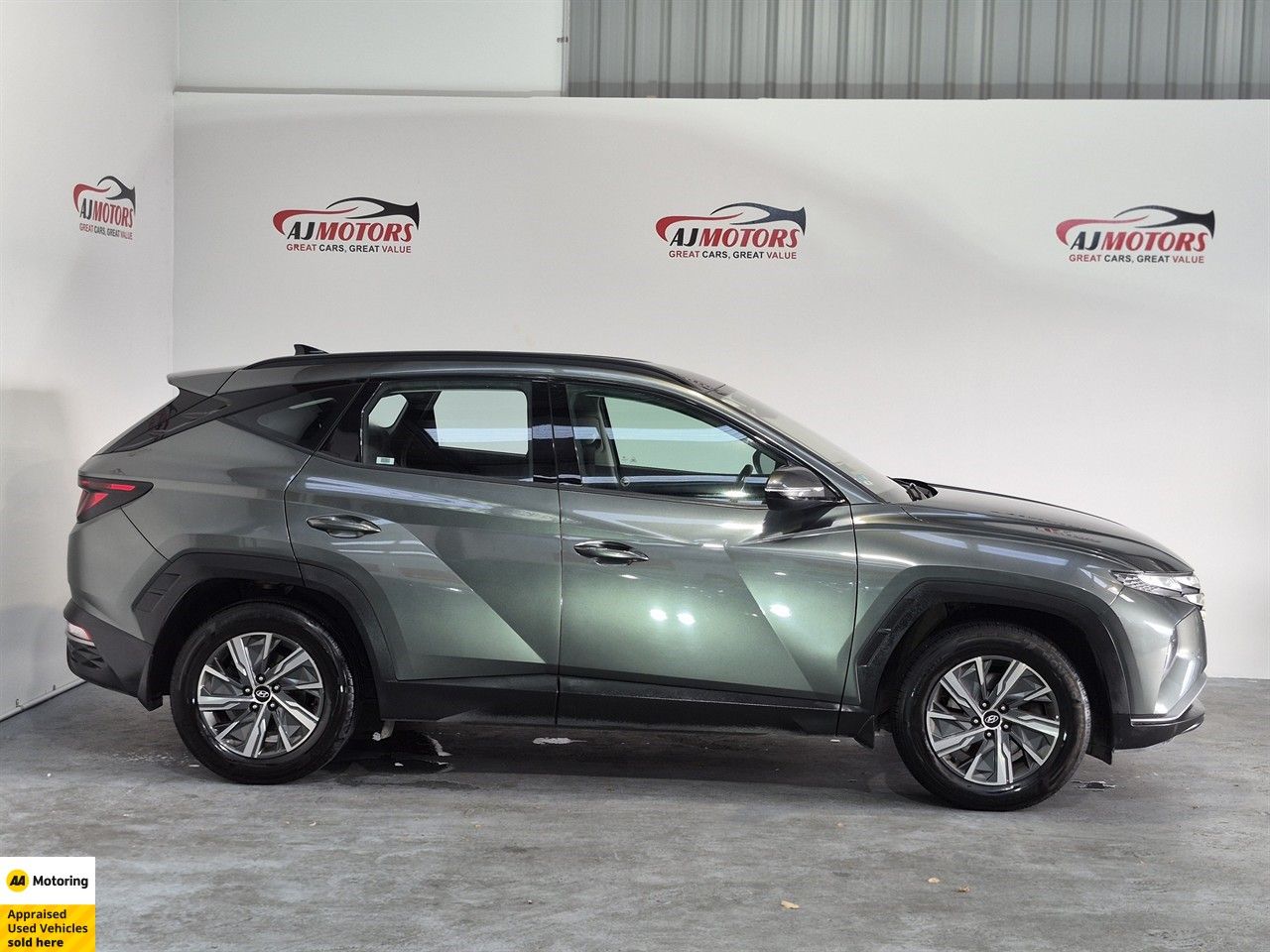 Vehicle image 3