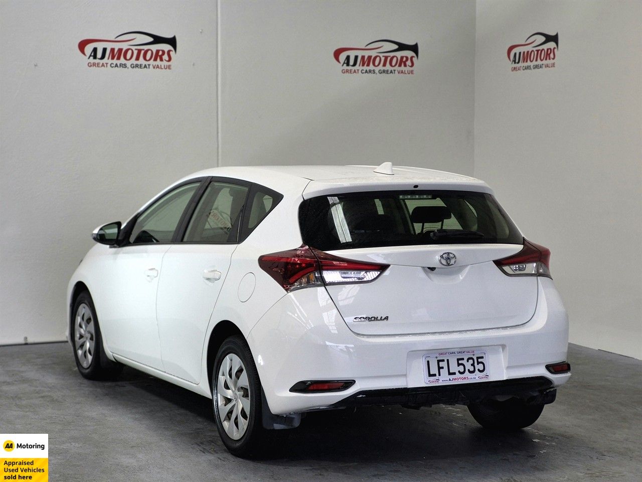 Vehicle image 5