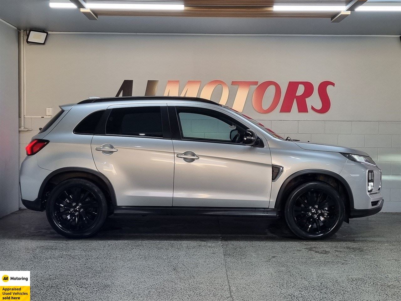 Vehicle image 5