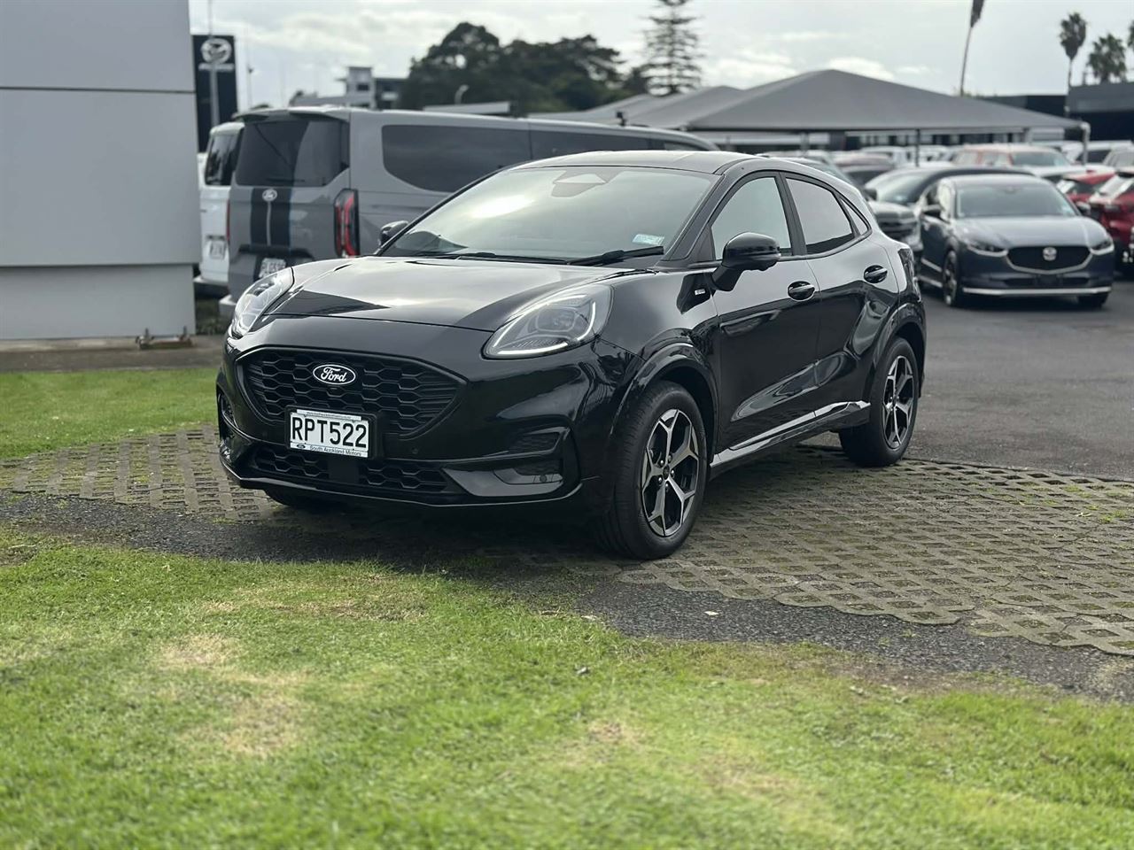 Vehicle image 3
