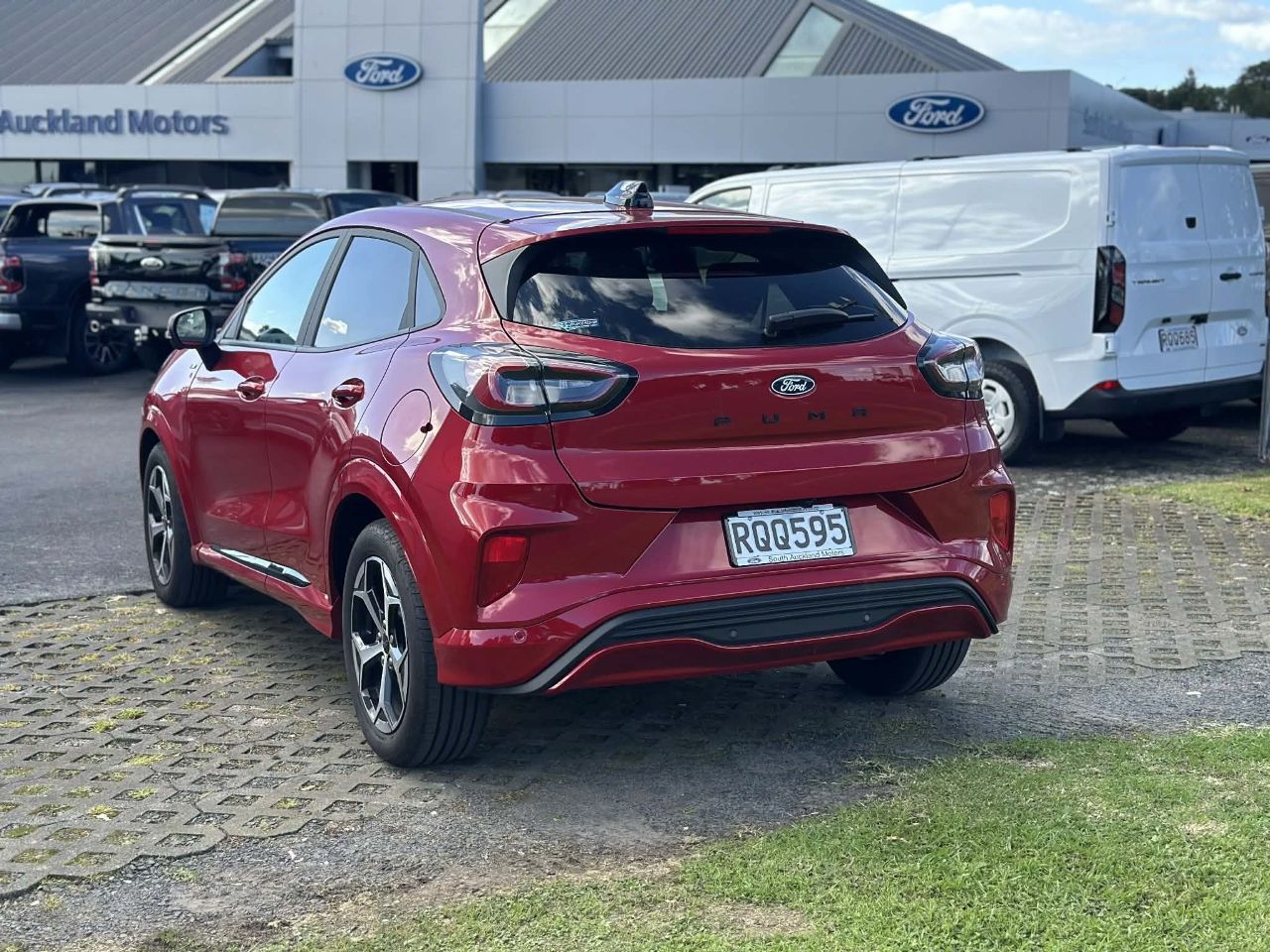 Vehicle image 4