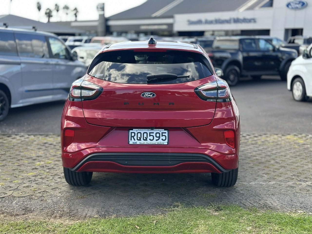 Vehicle image 5