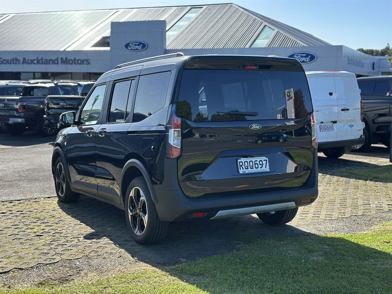 Vehicle image 4