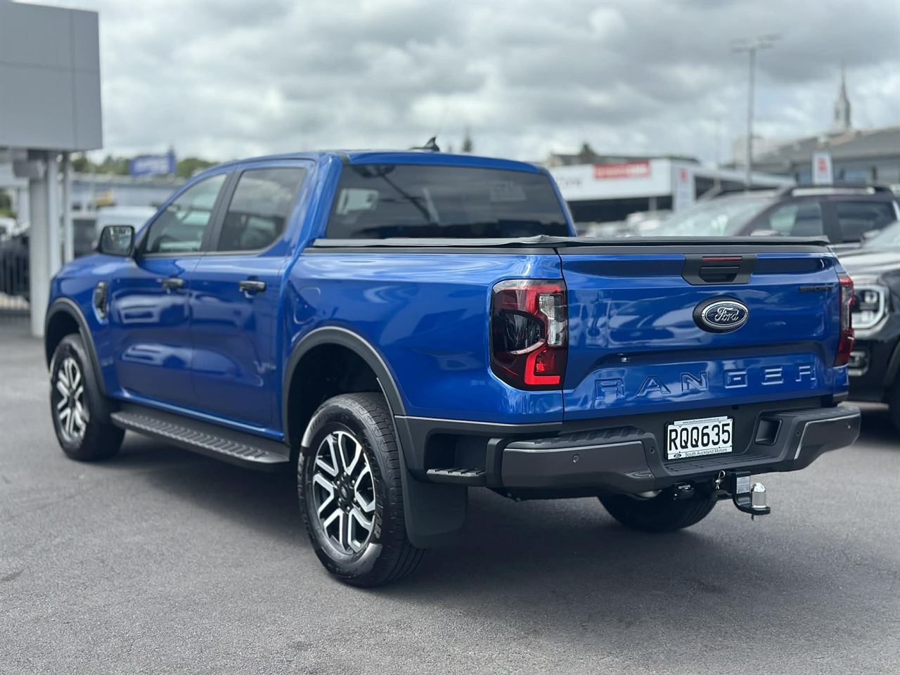 Vehicle image 4