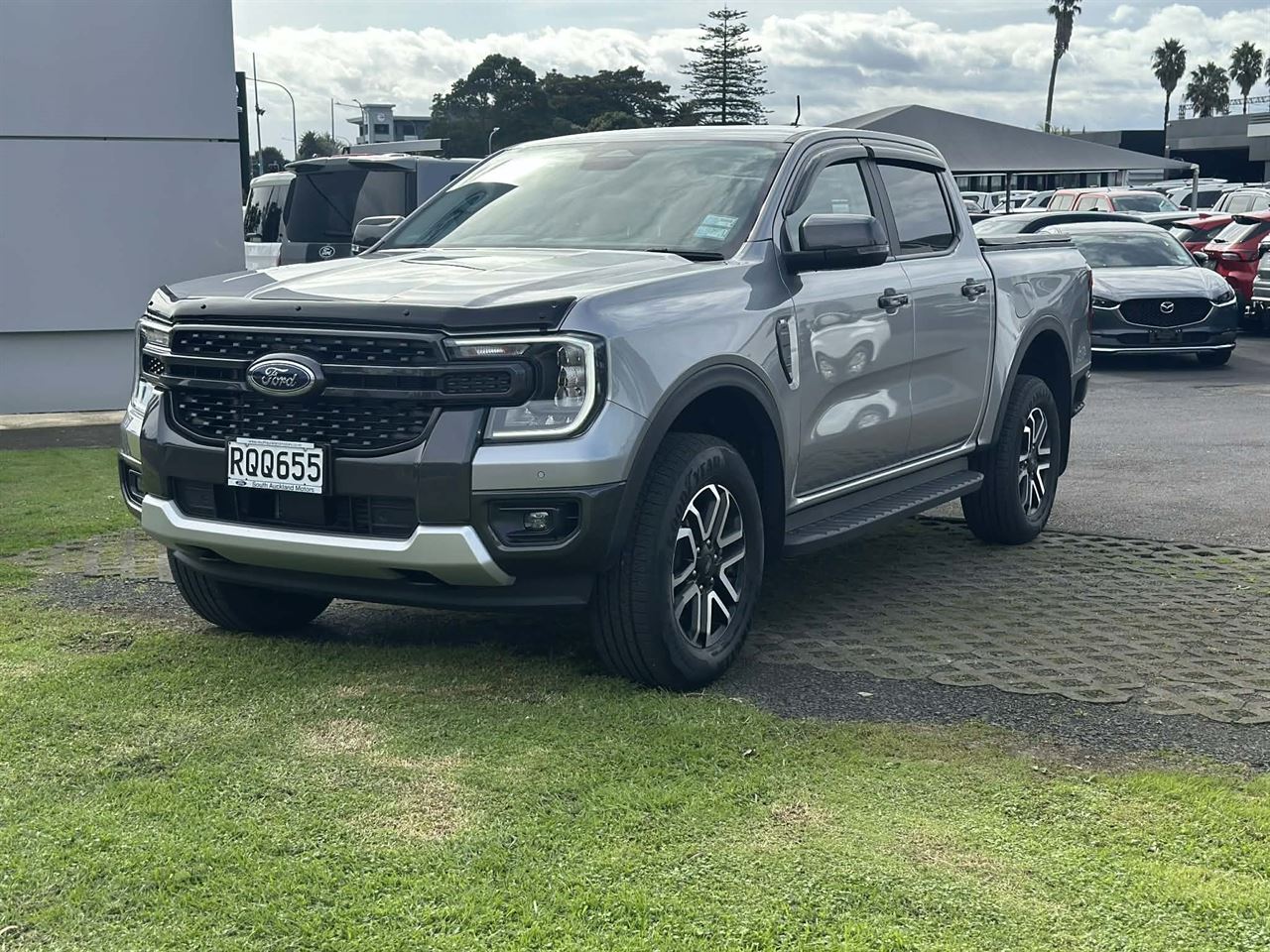 Vehicle image 3