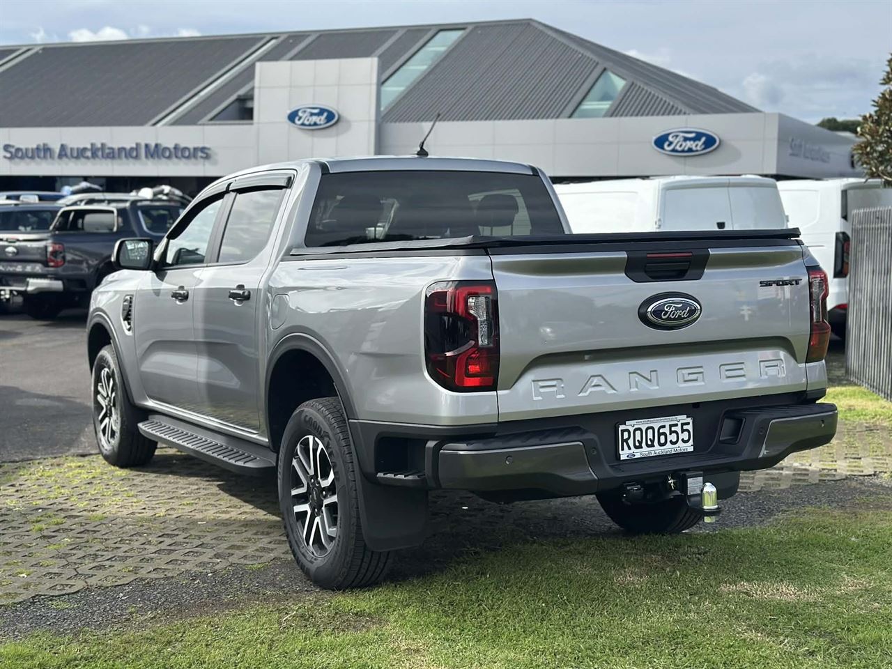 Vehicle image 4