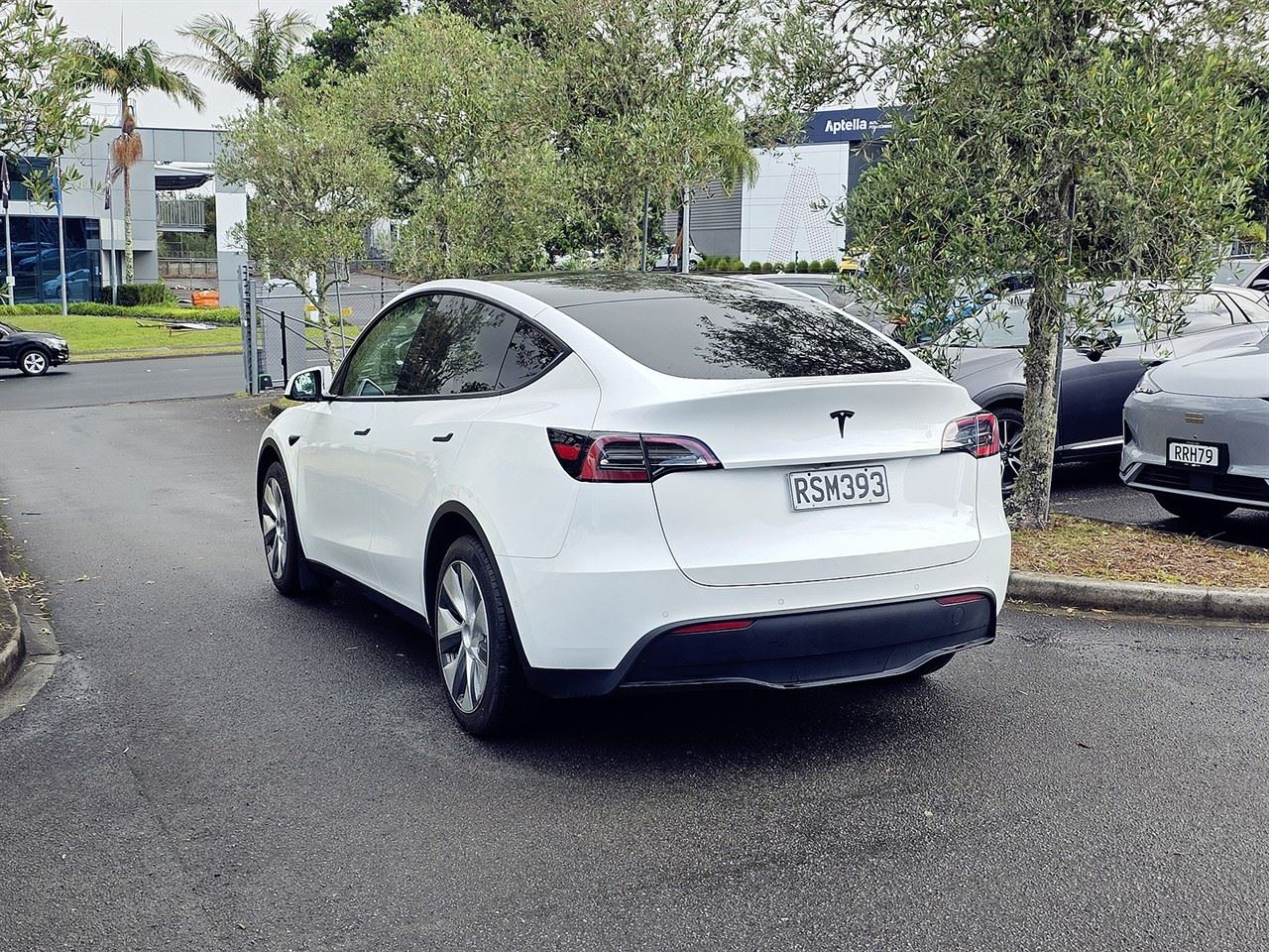 Vehicle image 4