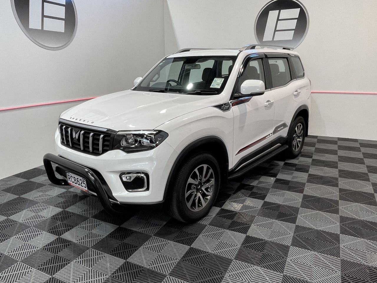 Vehicle image 3