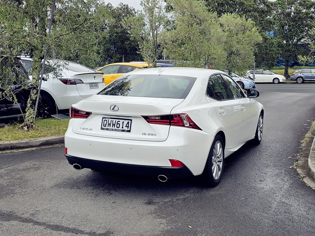 Vehicle image 3