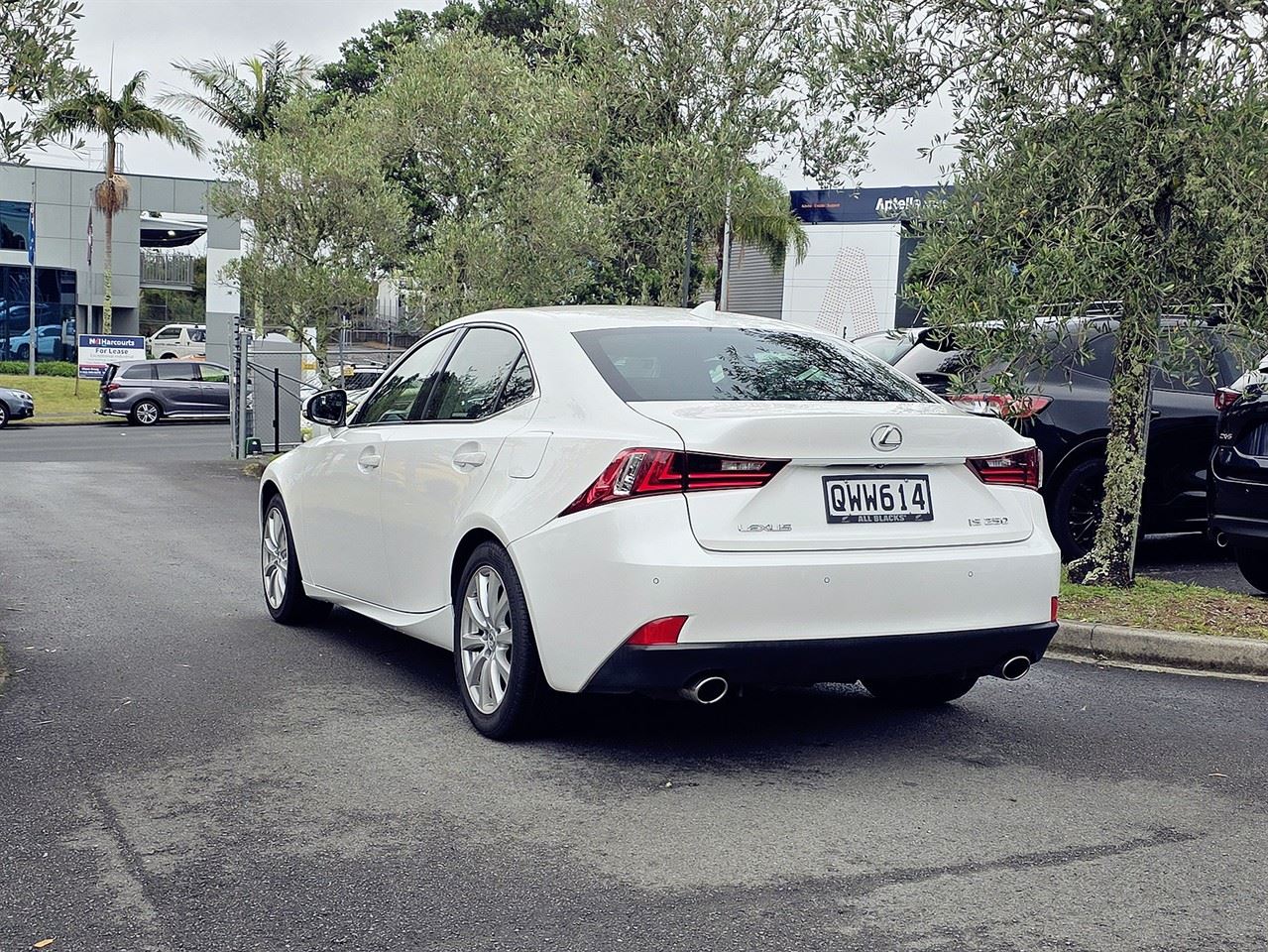 Vehicle image 4