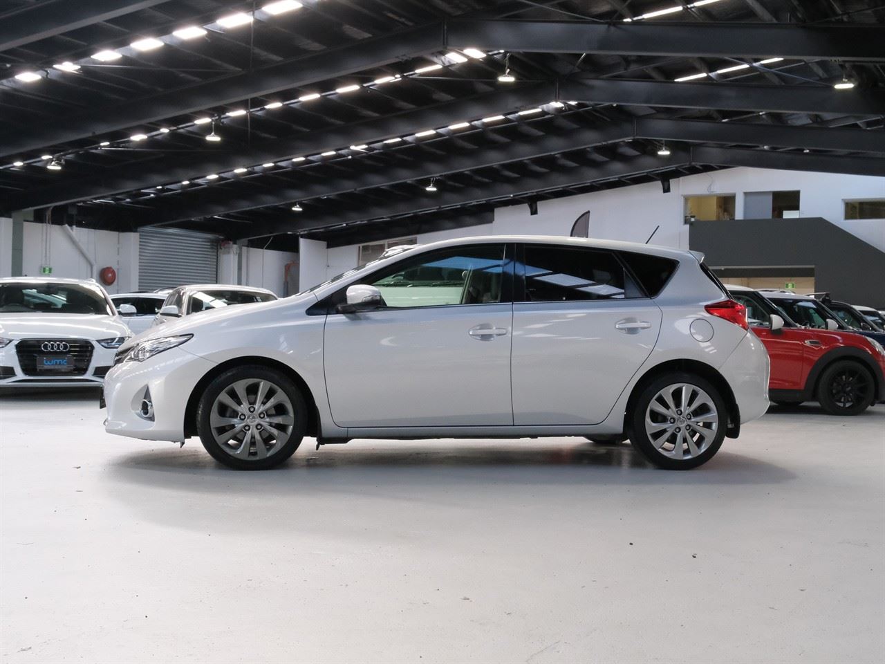 Vehicle image 5