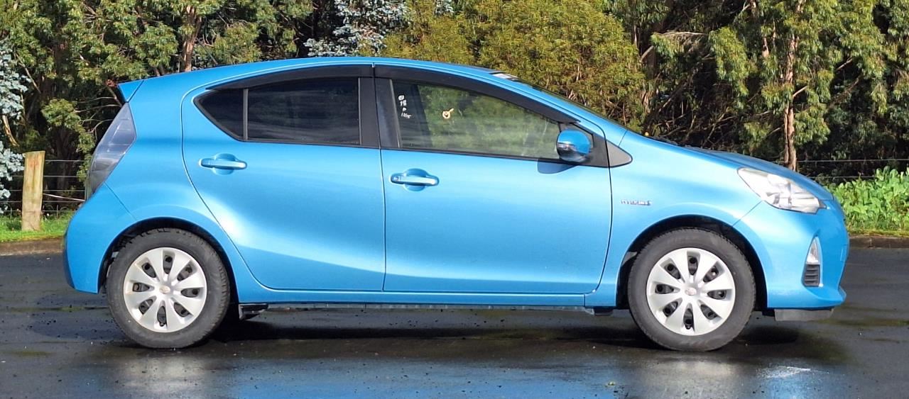 Vehicle image 5