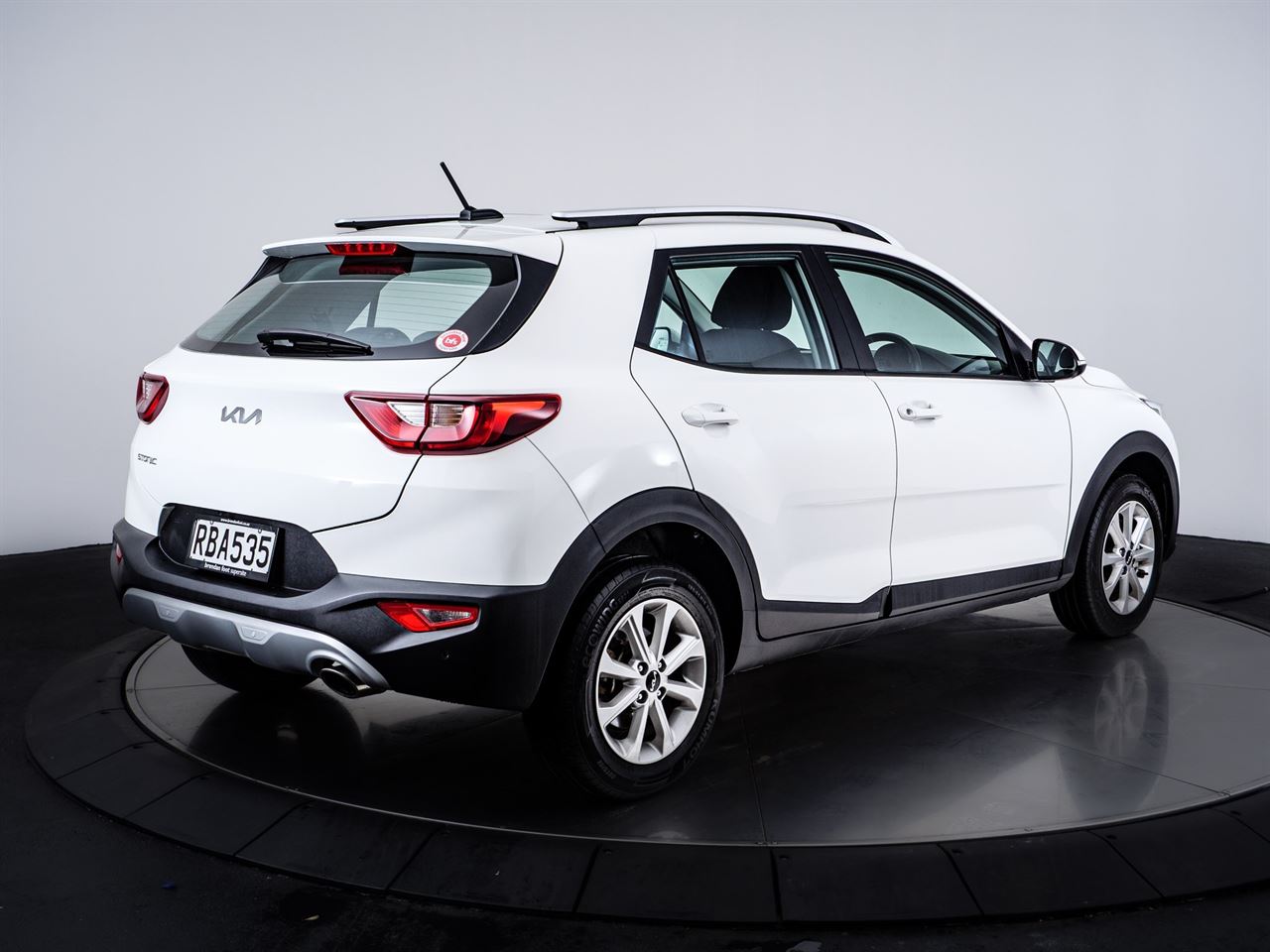 Vehicle image 3