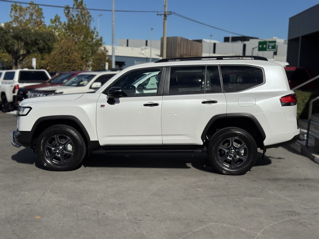Vehicle image 4