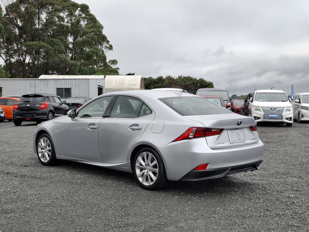 Vehicle image 5