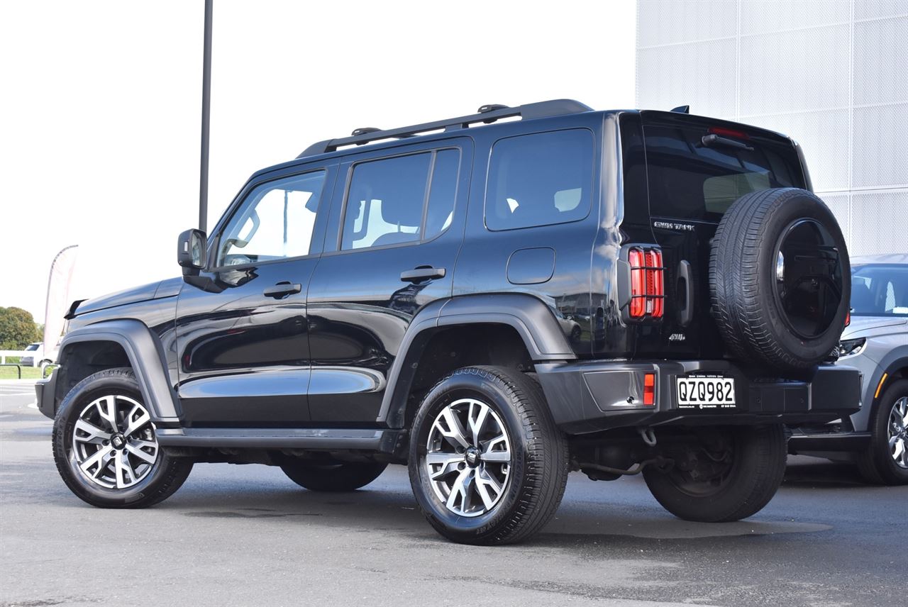 Vehicle image 4