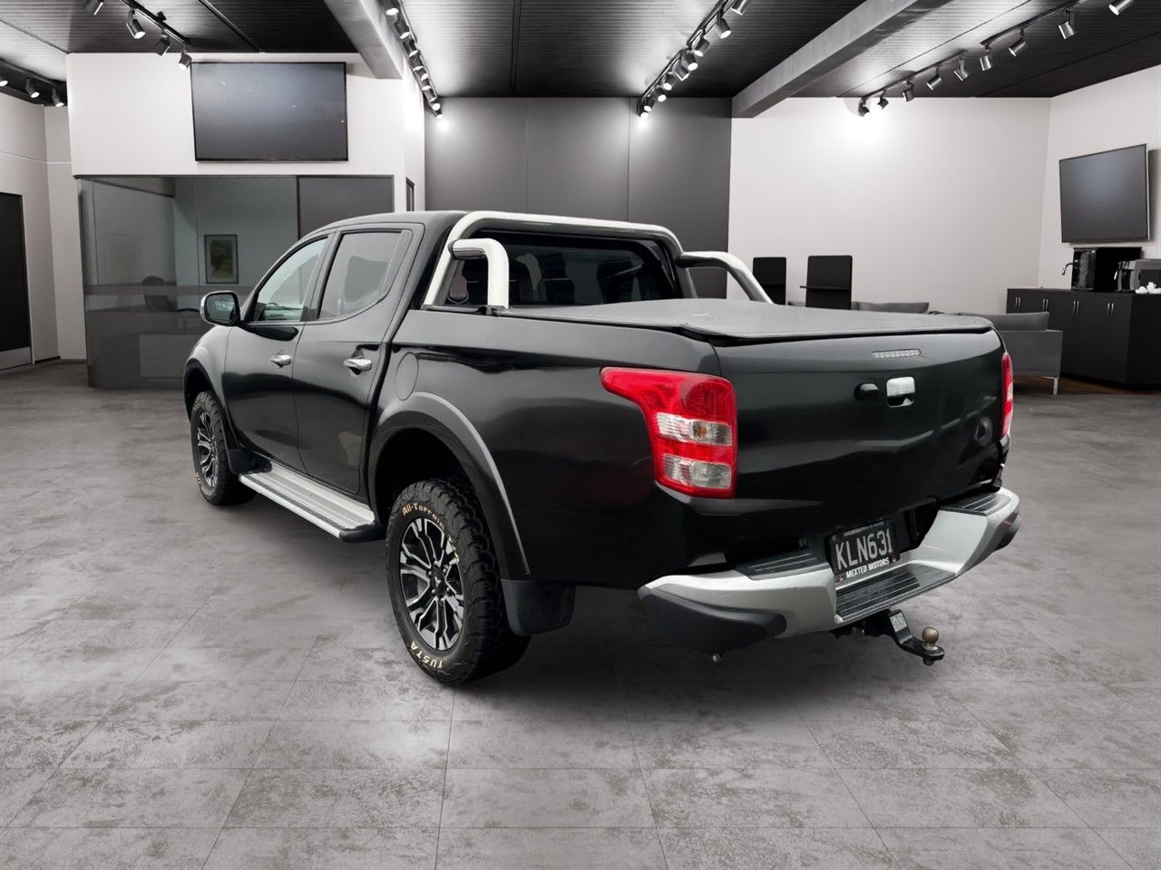 Vehicle image 4