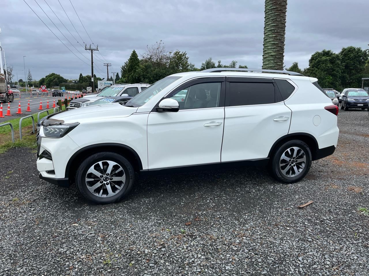 Vehicle image 5