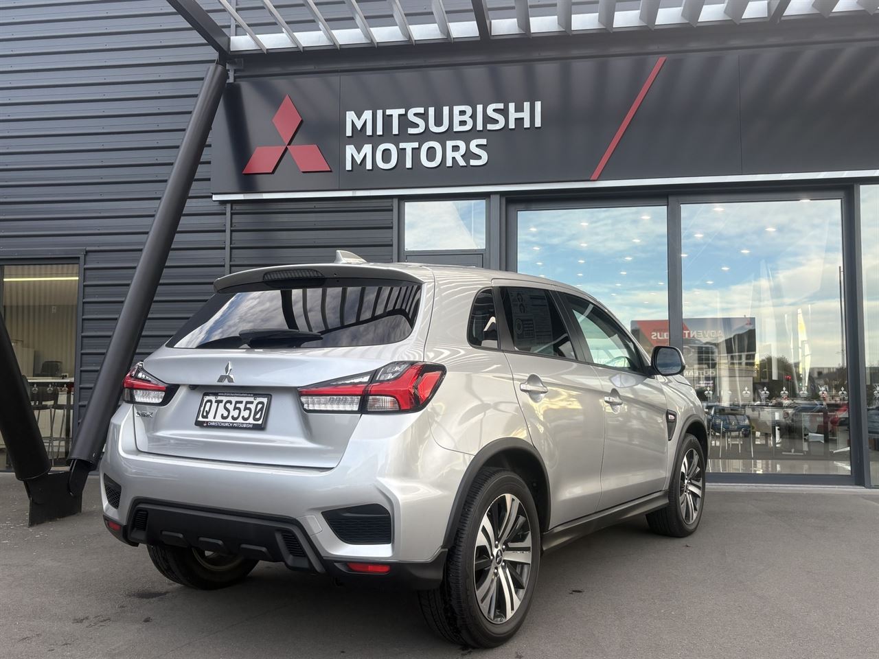Vehicle image 5